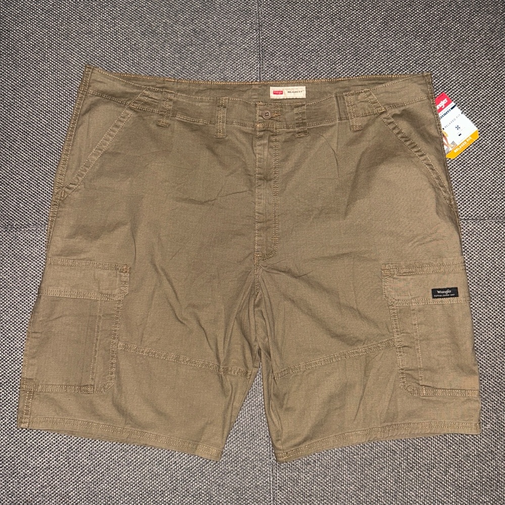 Wrangler Men's Cargo Shorts in Olive-Tan